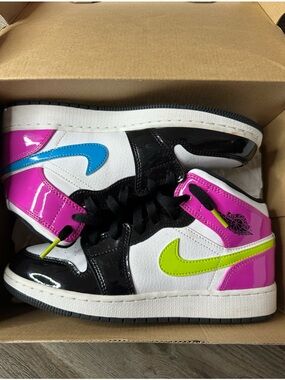 Air Jordan 1 Mid Se Gs 'cyber Active Fuchsia' Cz9835-100 size 6.5Y Kids